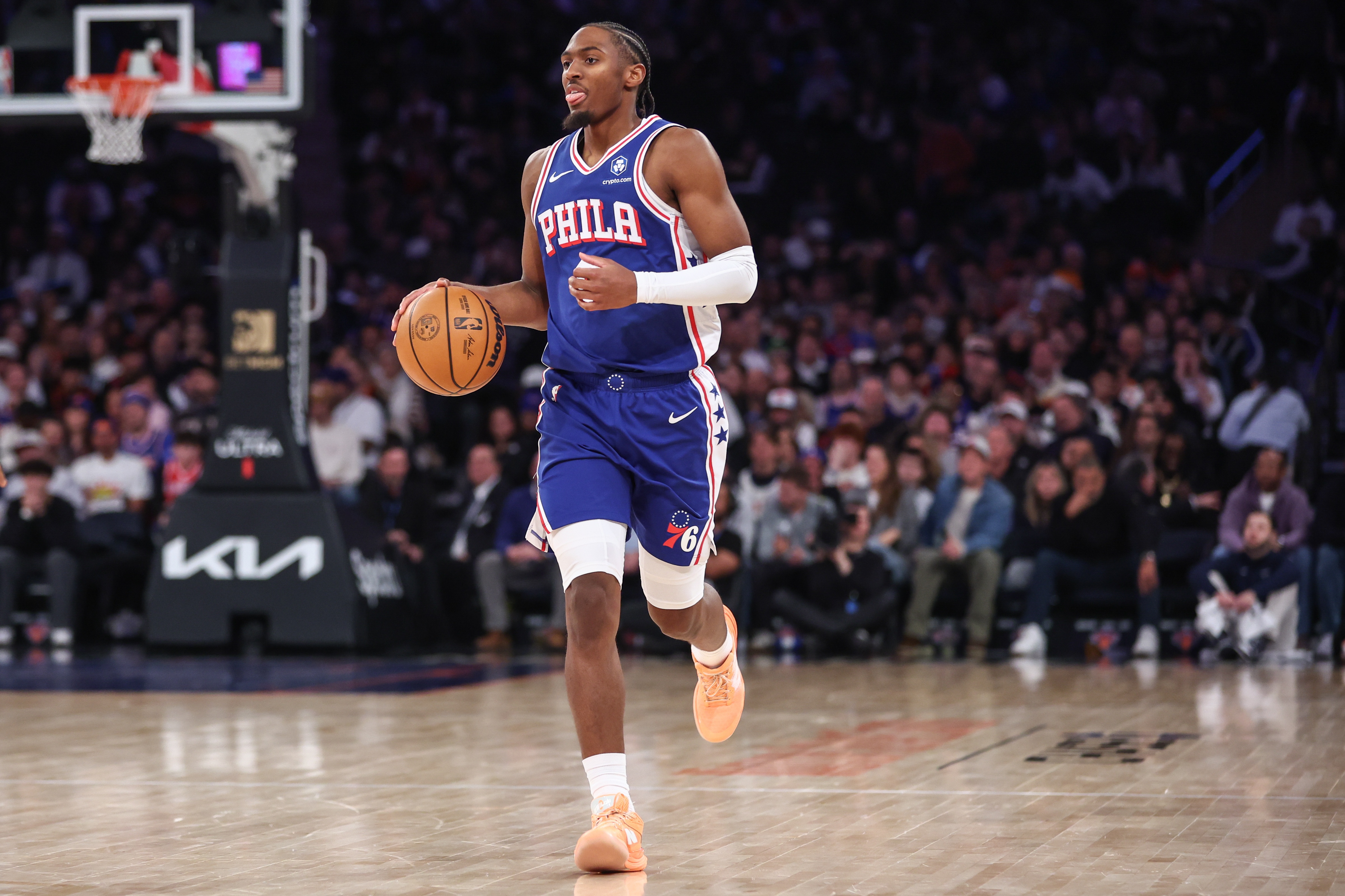 新葡京-效率低！马克西25投仅7中拿到20分7助 三分8中2